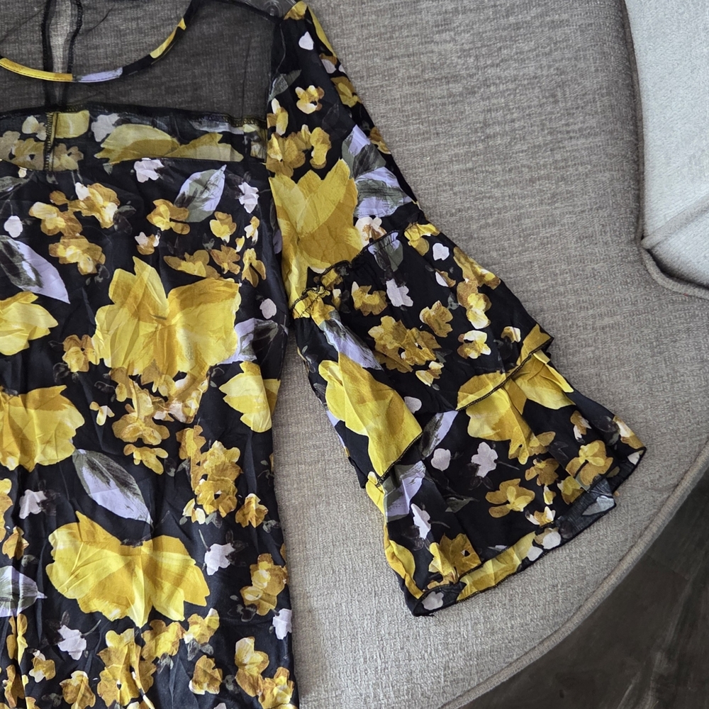 Unique Spectrum Yellow and Black Floral Blouse - Picture 6 of 7